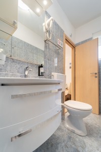 A6 WC2          